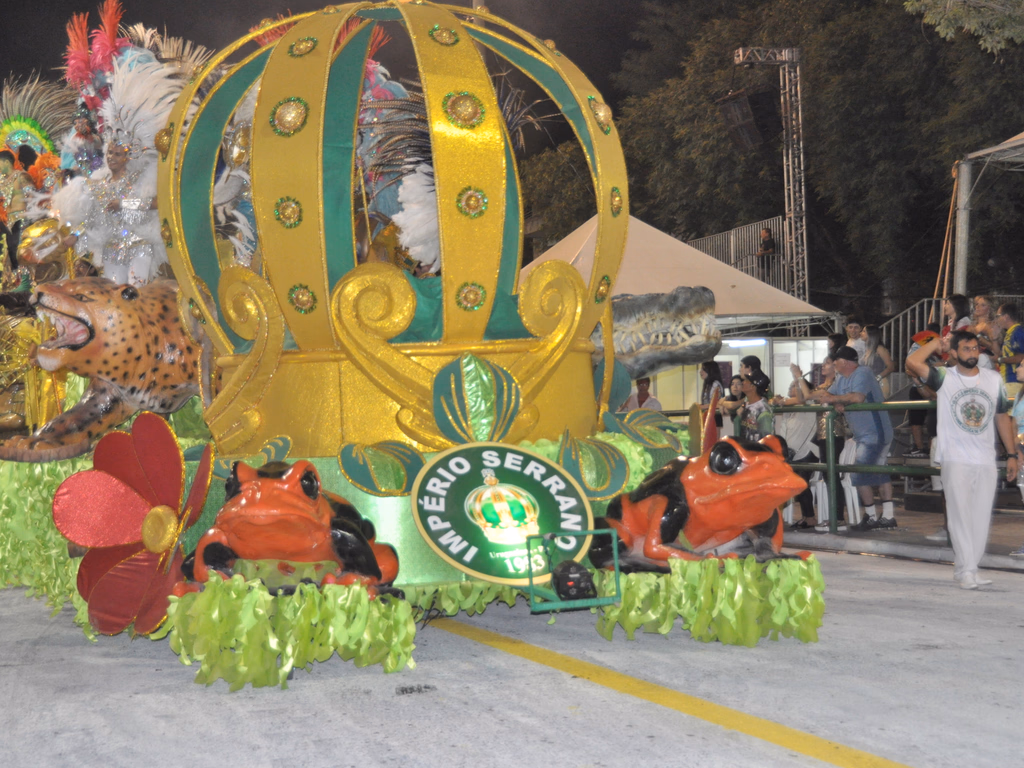 Império Serrano leva Uma Viagem Mascarada para avenida