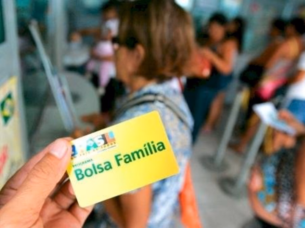 Auxílio Brasil, programa social que substituirá o Bolsa Família, começará em novembro