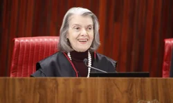 Cármen Lúcia conduz Aula Magna sobre violência contra a mulher