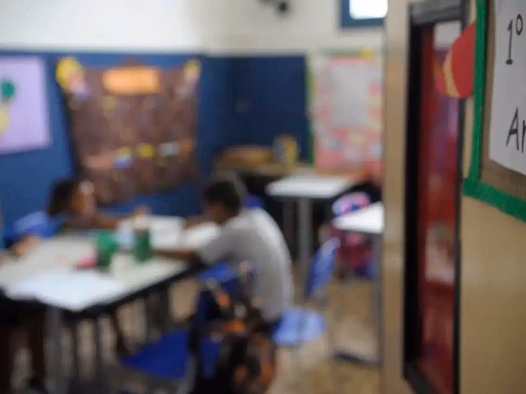 Mais de 300 mil crianças voltaram para a escola em oito anos, diz Unicef