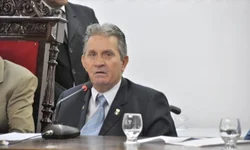 Executivo pede autorização para parcelar e indenizar pagamento de servidores