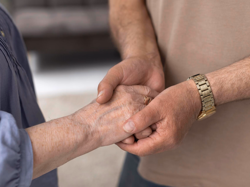 Idosos vítimas da enchente precisam receber atenção especial