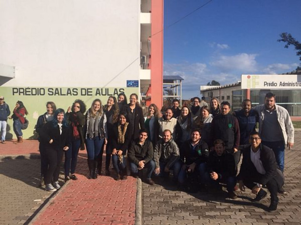 Acadêmicos de Veterinária da Unipampa realizam palestras em escolas