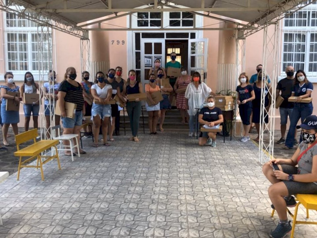 Seduc investe R$ 3,8 milhões na entrega de kits de robótica e materiais escolares