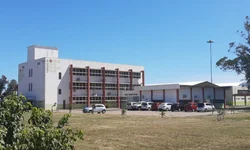 Campus Uruguaiana entrega troféus de dez anos para servidores