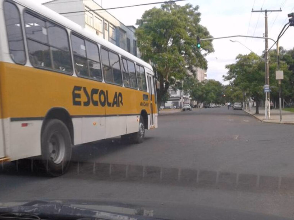 Quatro linhas estudantis do Interior estão suspensas por causa de enchente