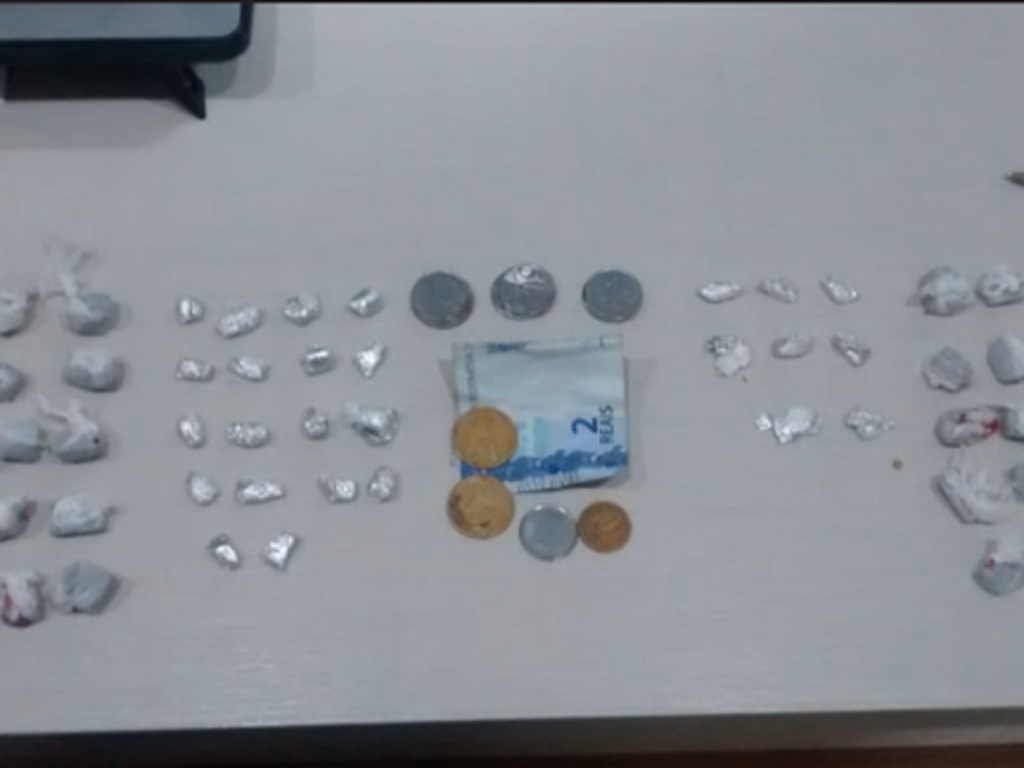 Defrec prende dois por tráfico