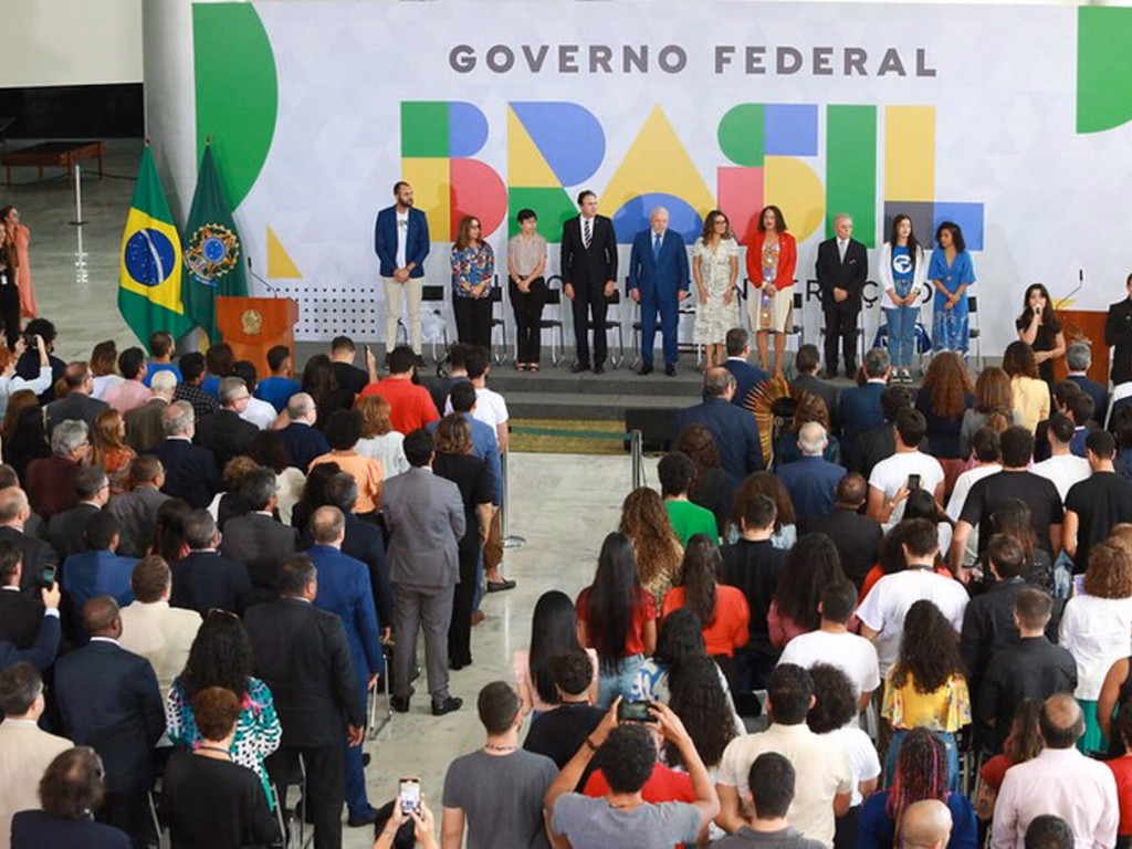 MEC amplia número de bolsas de ensino superior