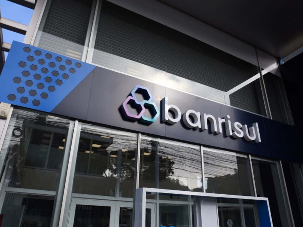 Banrisul abre processo seletivo para estagiários