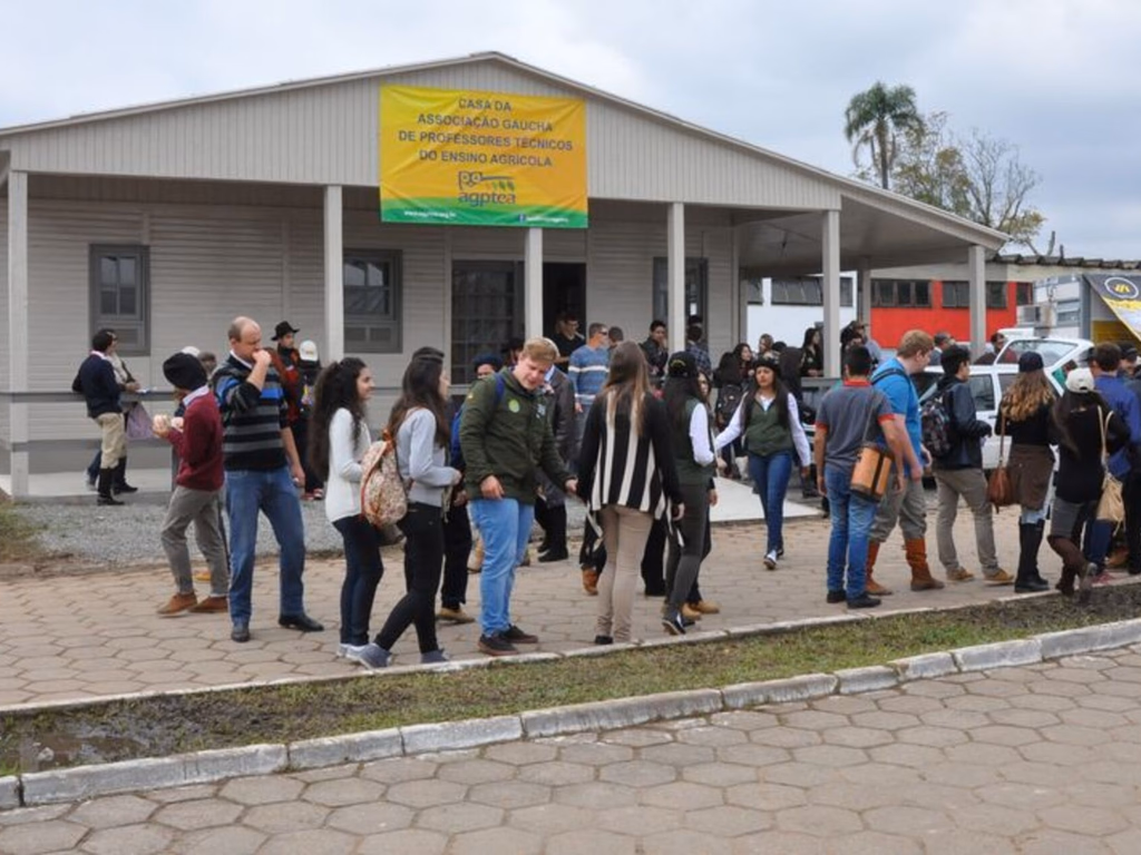Escolas agrícolas apresentam projetos de pesquisa durante a Expointer