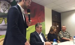 Homem é baleado na Proficar