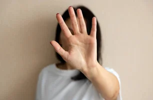 Ligue 180 poderá ser obrigatório em notícias sobre violência contra a mulher