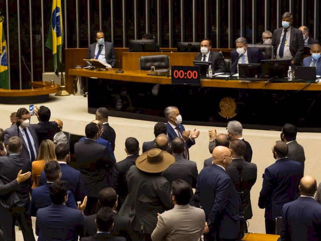 PEC dos Precatórios é aprovada na Câmara