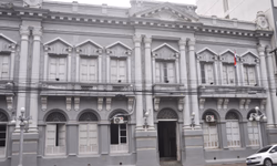 Mais de cem famílias da antiga Cohab recebem escrituras de imóveis