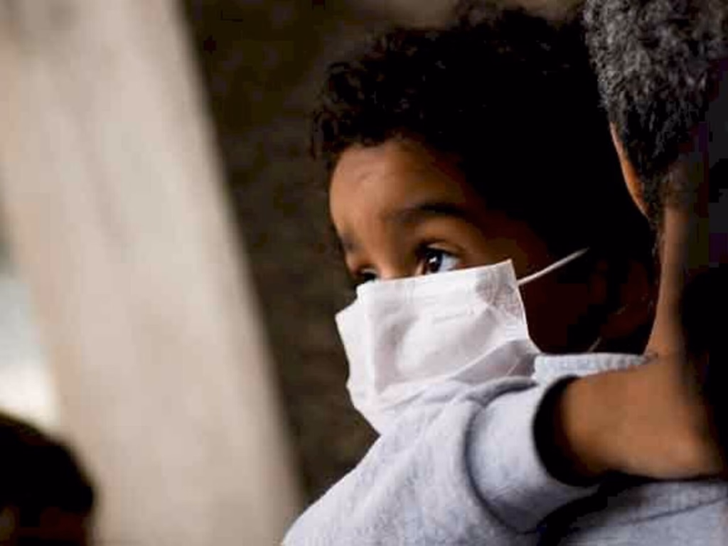 Mesmo sem obrigatoriedade, escolas mantém incentivo ao uso de máscaras