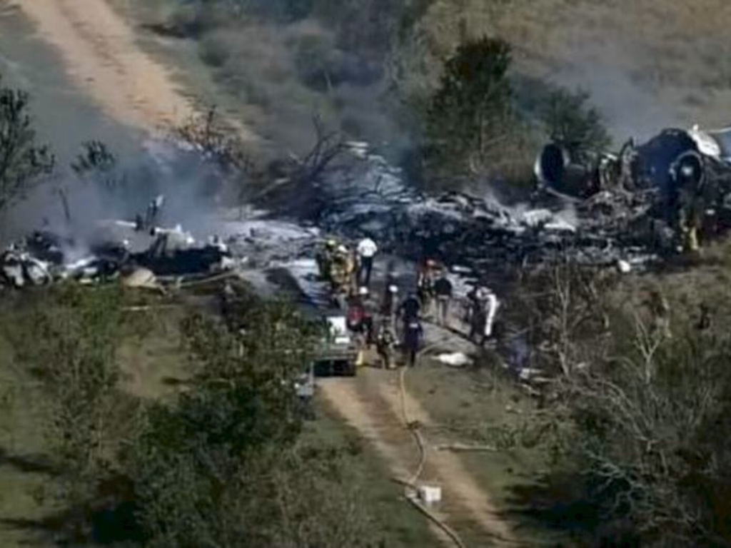 Avião cai no Texas e todos os 21 ocupantes sobrevivem