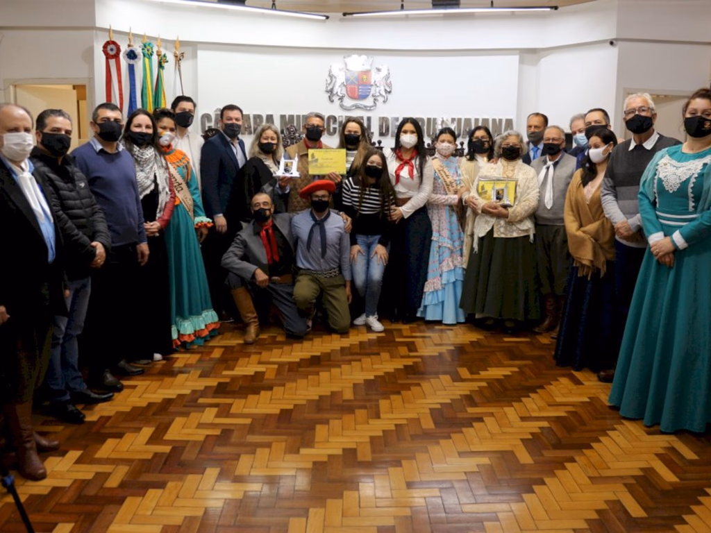 Câmara homenageia personalidades do tradicionalismo