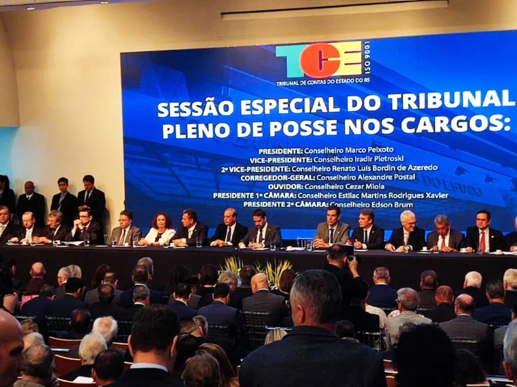 Nova administração do TCE/RS assume durante sessão plenária