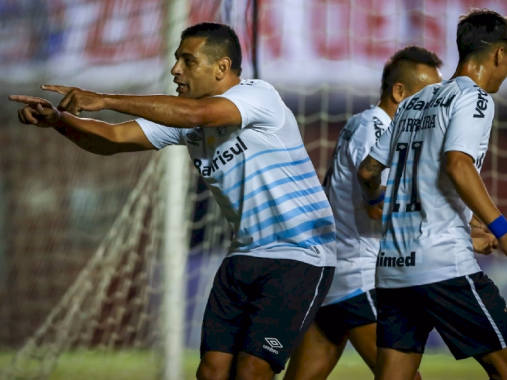Grêmio vence Caxias e fica a um empate da final do Gauchão
