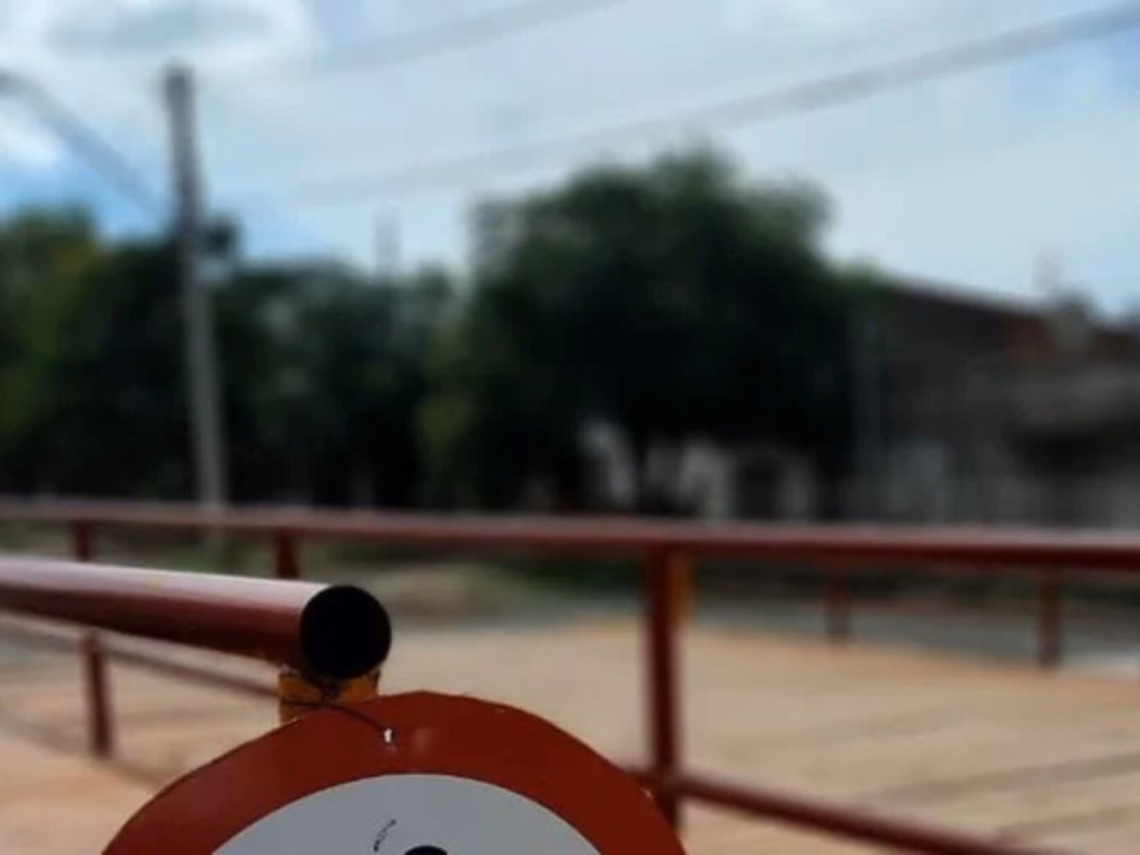 Danos em pontilhão prejudica coleta de lixo no bairro Cidade Nova