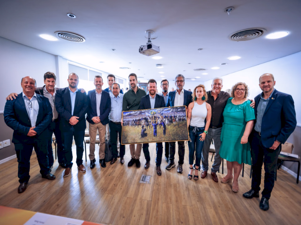 Amfro realiza reunião geral com participação do governador eleito