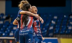 Goleiro do Melgar pega três pênaltis, e Inter é eliminado