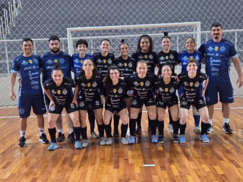 Celemaster estreia com goleadas e avança às semifinais