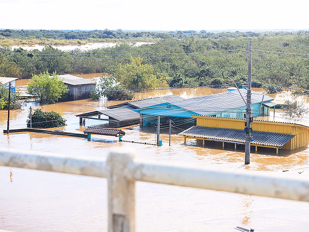 Ministros do TSE avaliam adiar eleições