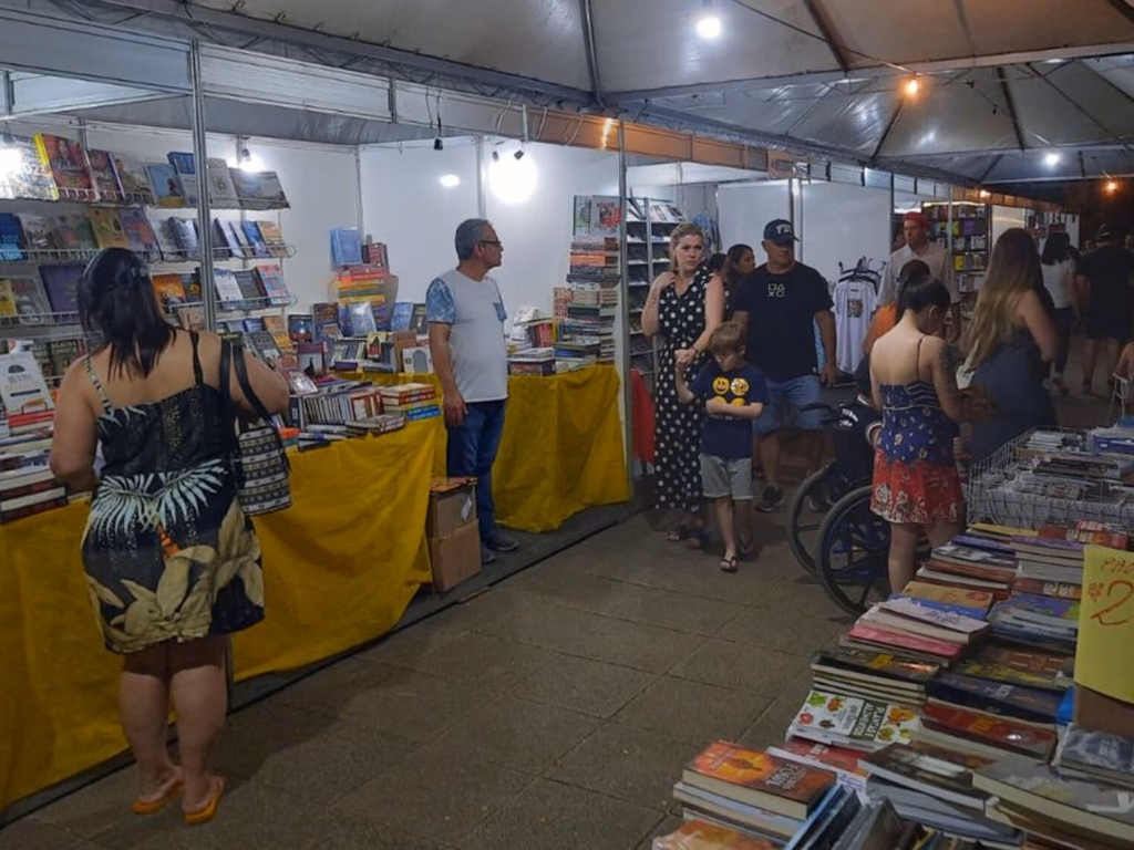 Empreendedores podem se credenciar para atuar na Feira do Livro