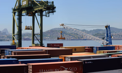 Brasil tem segunda maior saída de dólares da história em 2025