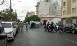 Motoqueiro fica ferido em acidente no Centro