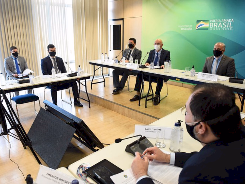 Aprovadas novas resoluções para a educação pública brasileira