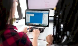 Projeto da Unipampa espalha poesias pela cidade