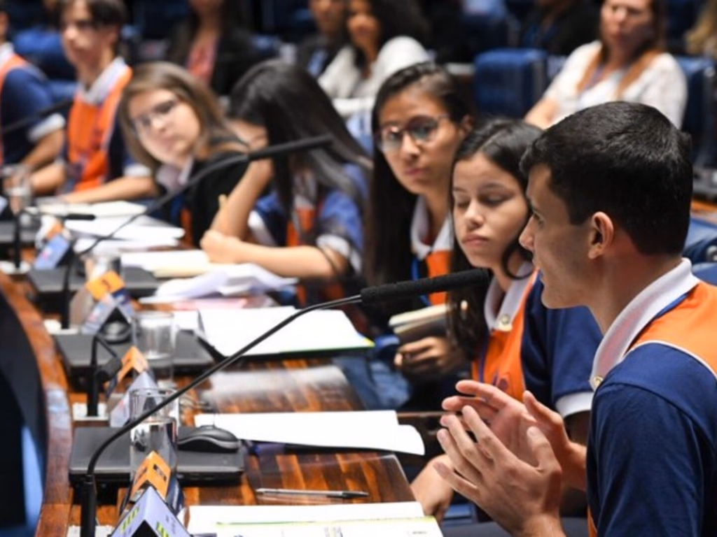 Estudantes gaúchos podem participar do Programa Senado Jovem Brasileiro