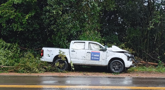 Veículo da SMS aquaplana durante transporte de paciente