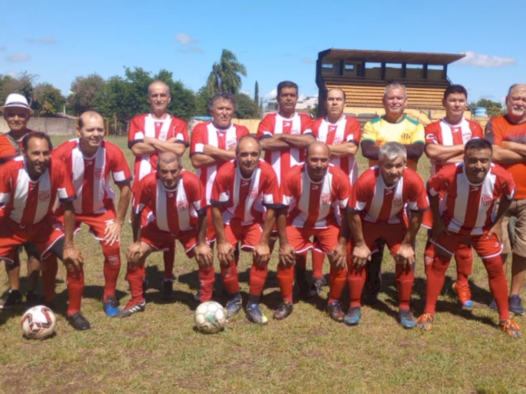 Barcelona vence e mantém a liderança na Liga Master Cinquentão