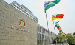 Particularidades do ensino híbrido são discutidas em reunião