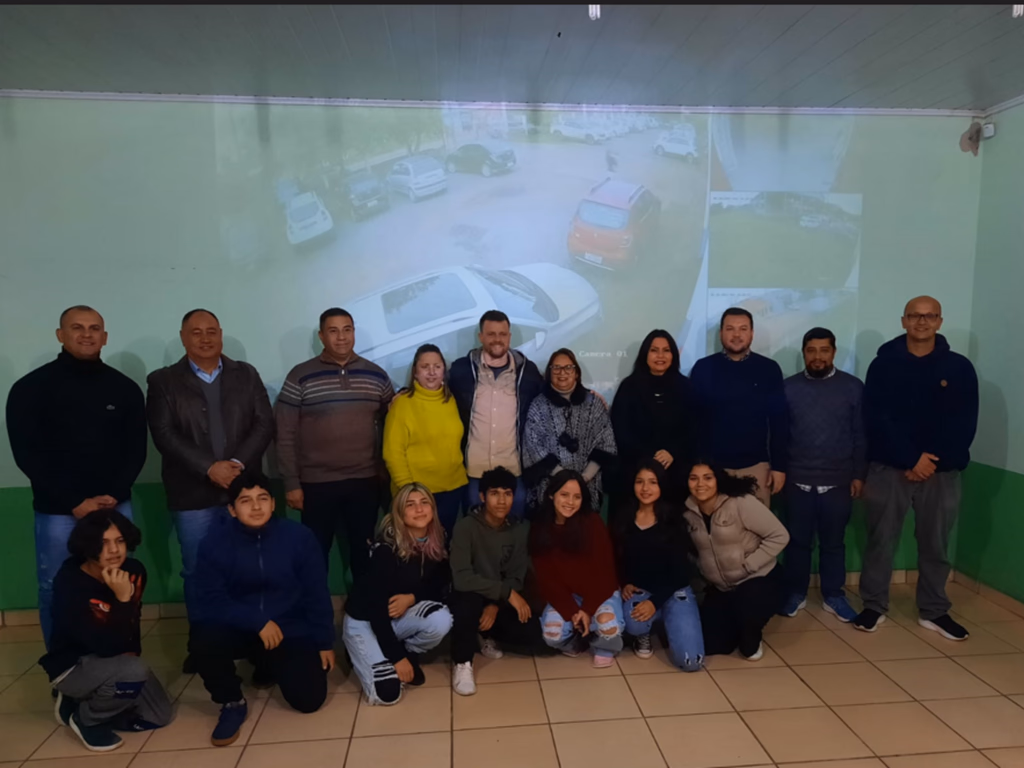 Prefeitura entrega sistema de monitoramento nas escolas