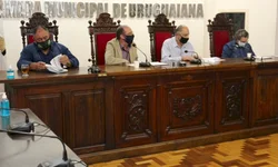 Executivo pede autorização para parcelar e indenizar pagamento de servidores