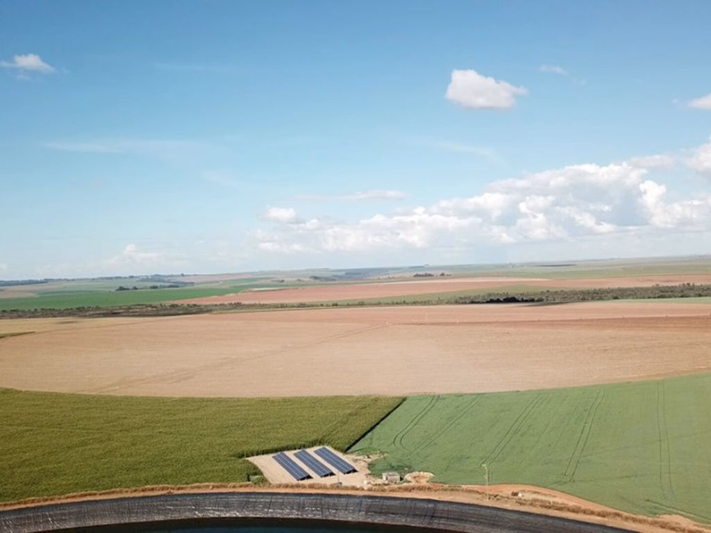 Lançado primeiro pivô do mundo acionado só por energia solar
