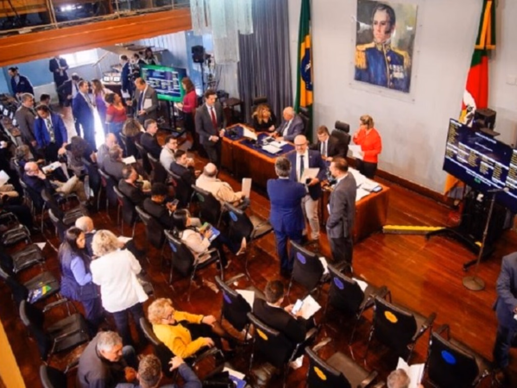 AL aprovou contratação emergencial de professores e servidores