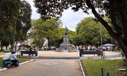 Feirão de empregos ocorre hoje, no Teatro Municipal