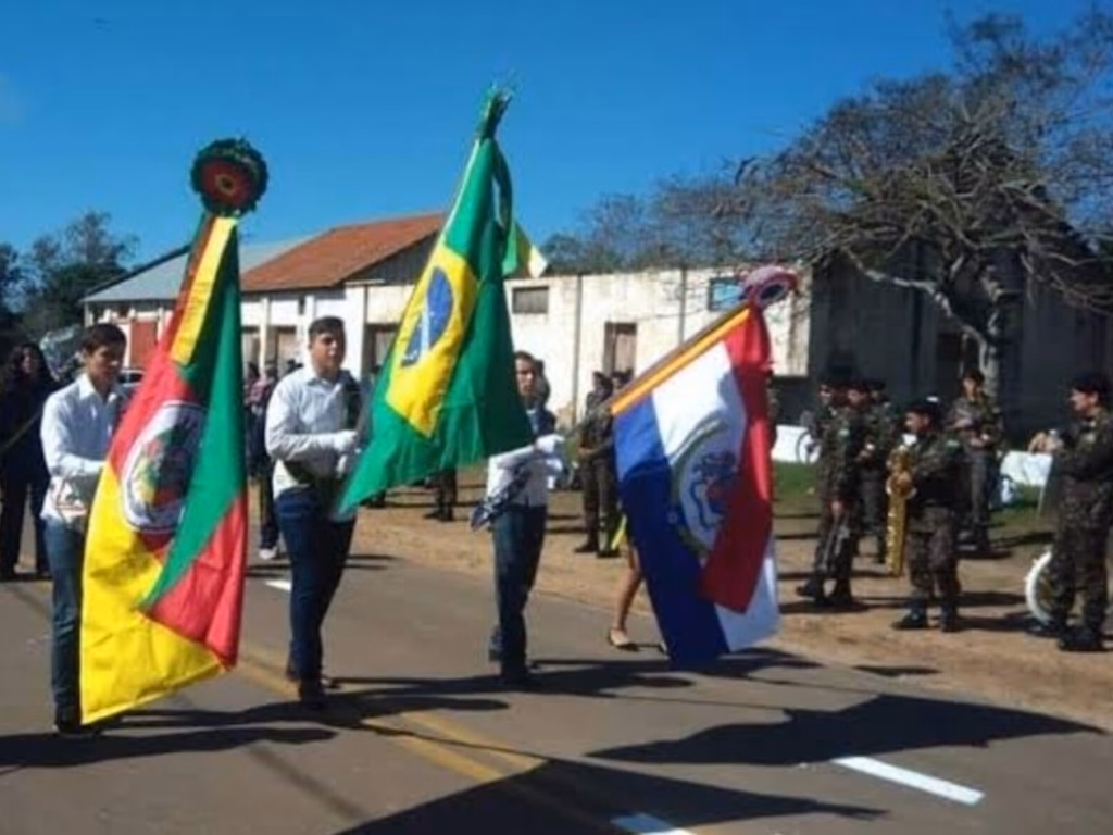 Adiado desfile do interior