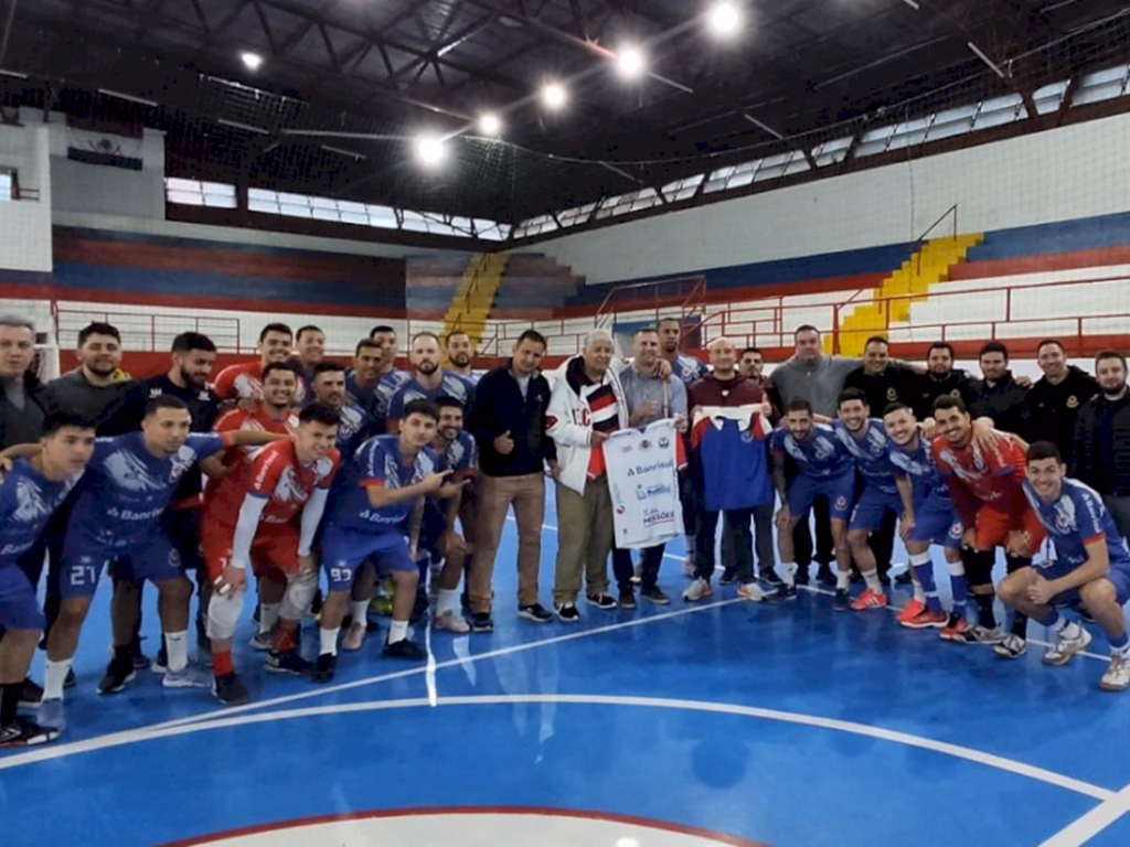 Thonno Bermúdez é homenageado pela AEU