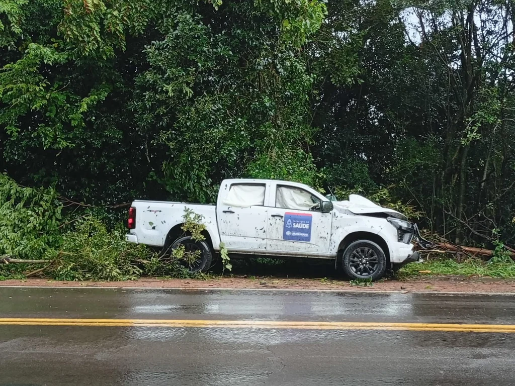 Veículo da SMS aquaplana durante transporte de paciente