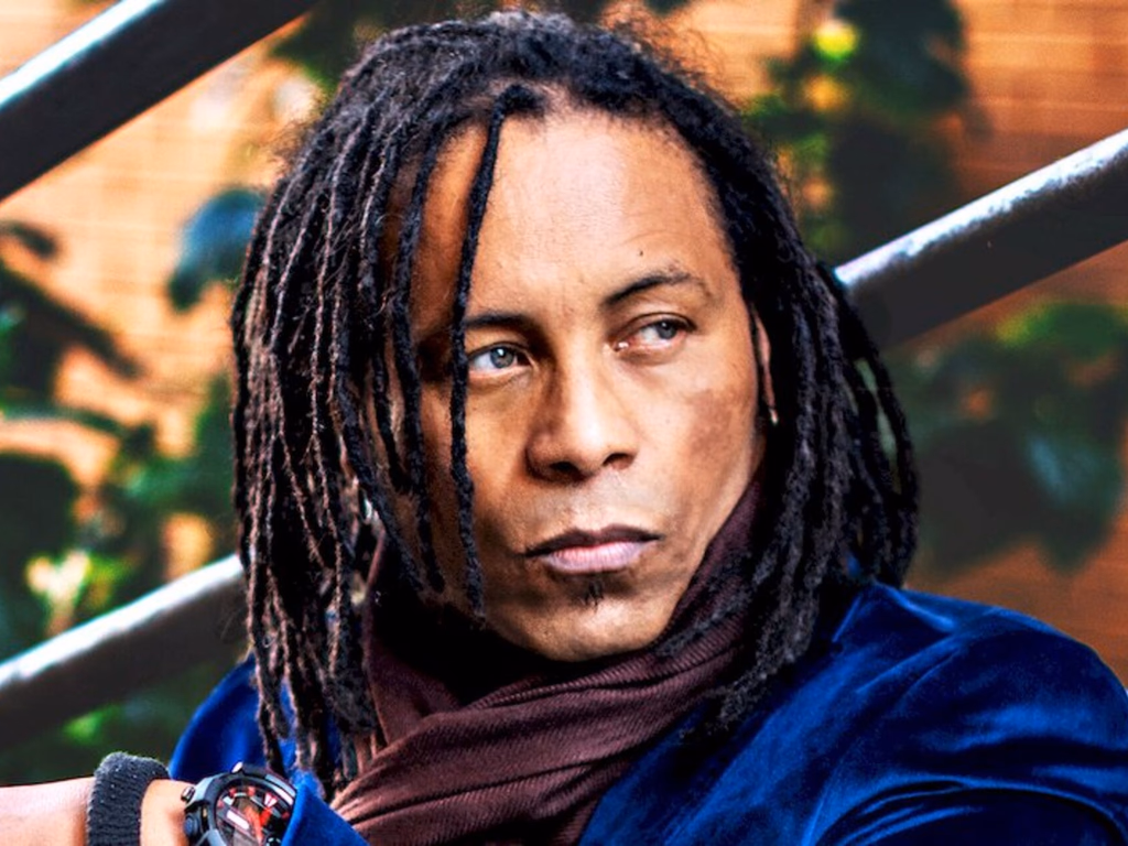 Serginho Moah apresenta Live Show neste domingo