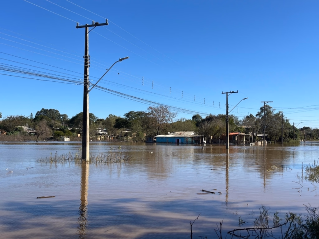 Rio Uruguai continua baixando