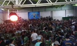 Cerca de duas mil pessoas participam do arrastão dos Rouxinóis