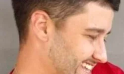 Dupla é presa vendendo pulseiras falsas na Avenida