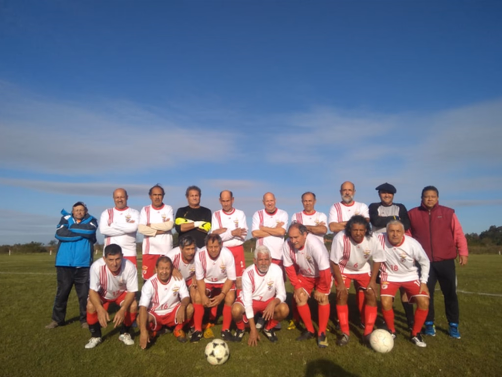 Benfica vence e mantém liderança